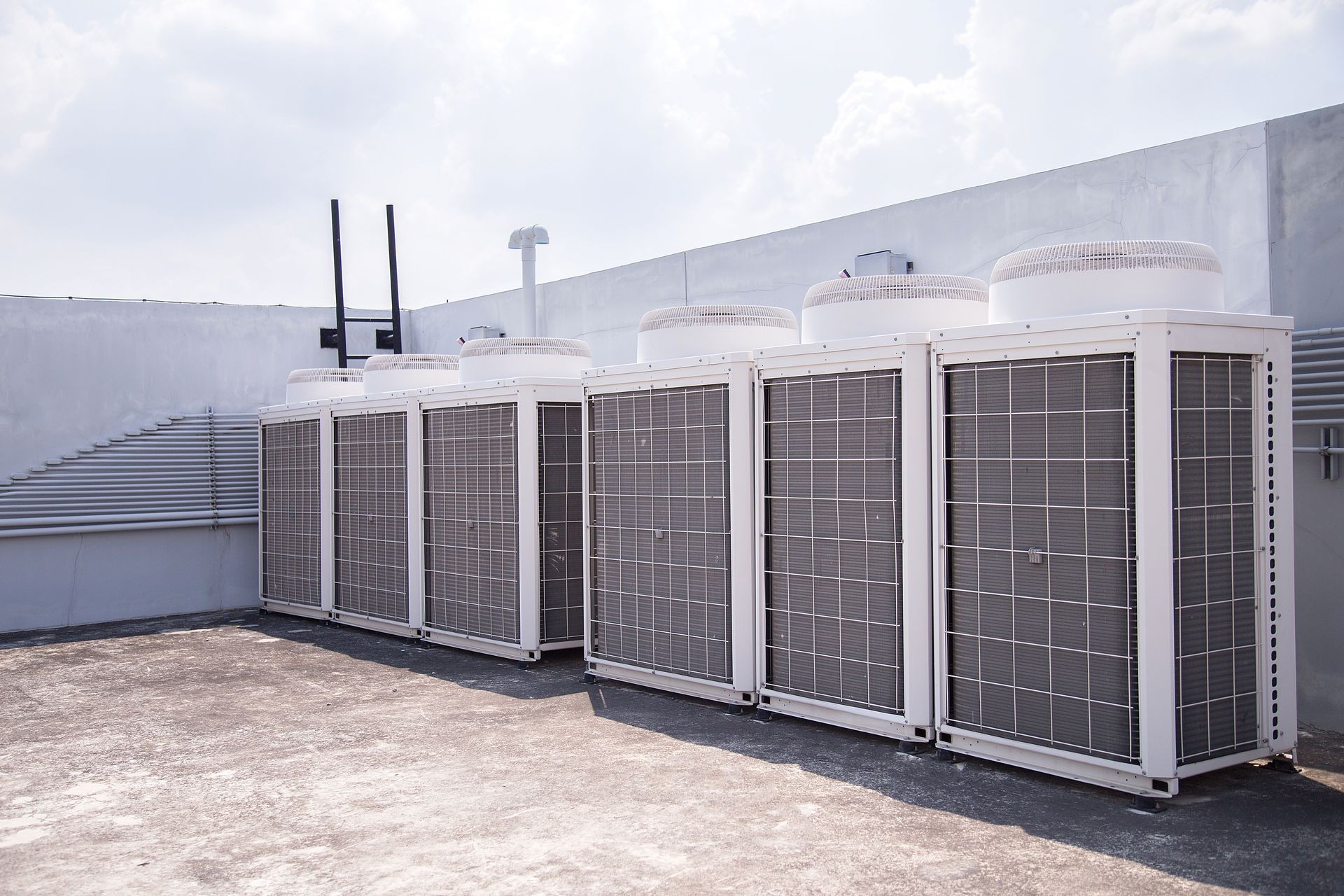 System of central conditioning set on the roof of the building